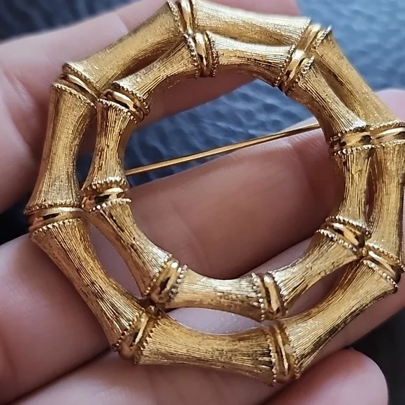 VTG Monet Gold Bamboo-Inspired Brooch - Picture 4 of 9